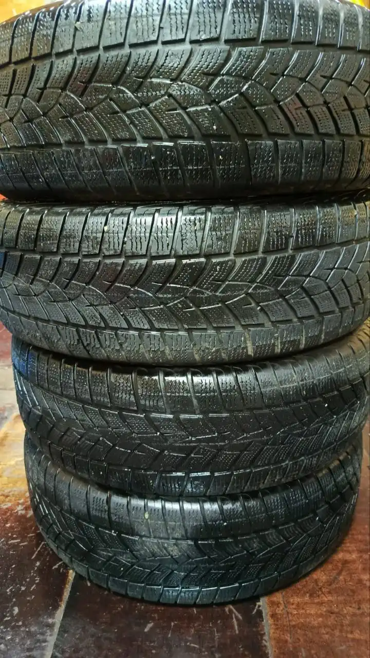 Резина 225/65/17 в хорошем состоянии - Шины и диски (Запчасти) в Челябинск