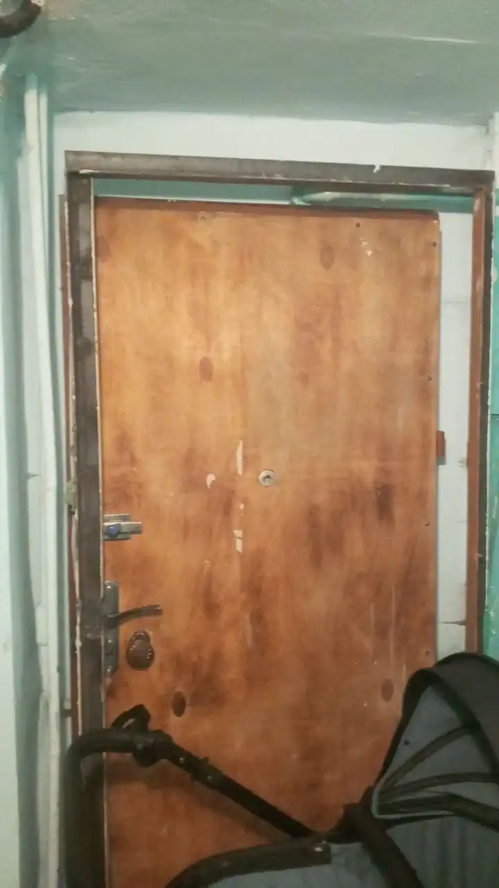 Продам железную дверь б/у - Двери (Барахолка) в Челябинск