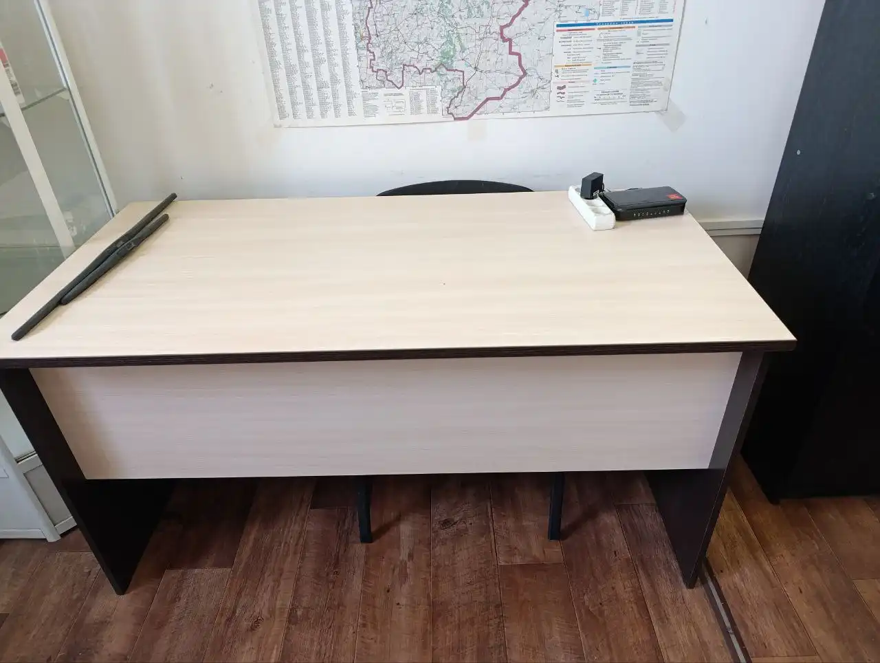 Столы и тумбы практически новые - Мебель (Барахолка) в Челябинск