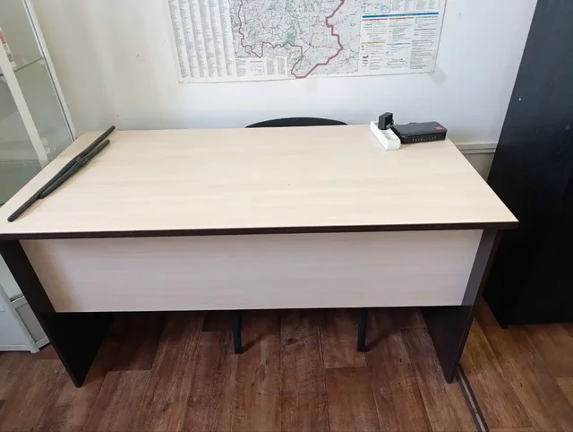 Столы и тумбы практически новые - Вейп-товары в Челябинск