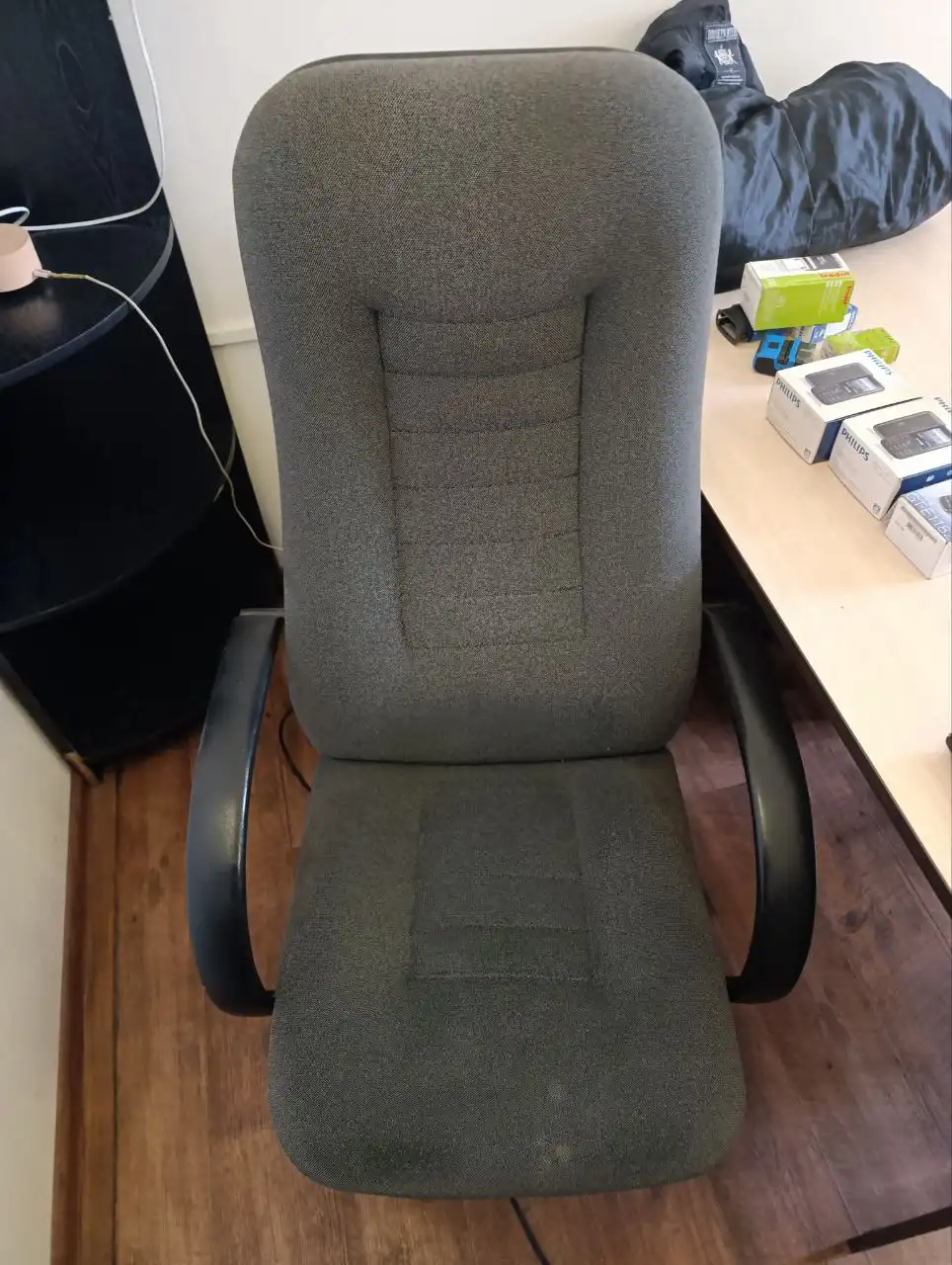 Столы и тумбы практически новые - Мебель (Барахолка) в Челябинск