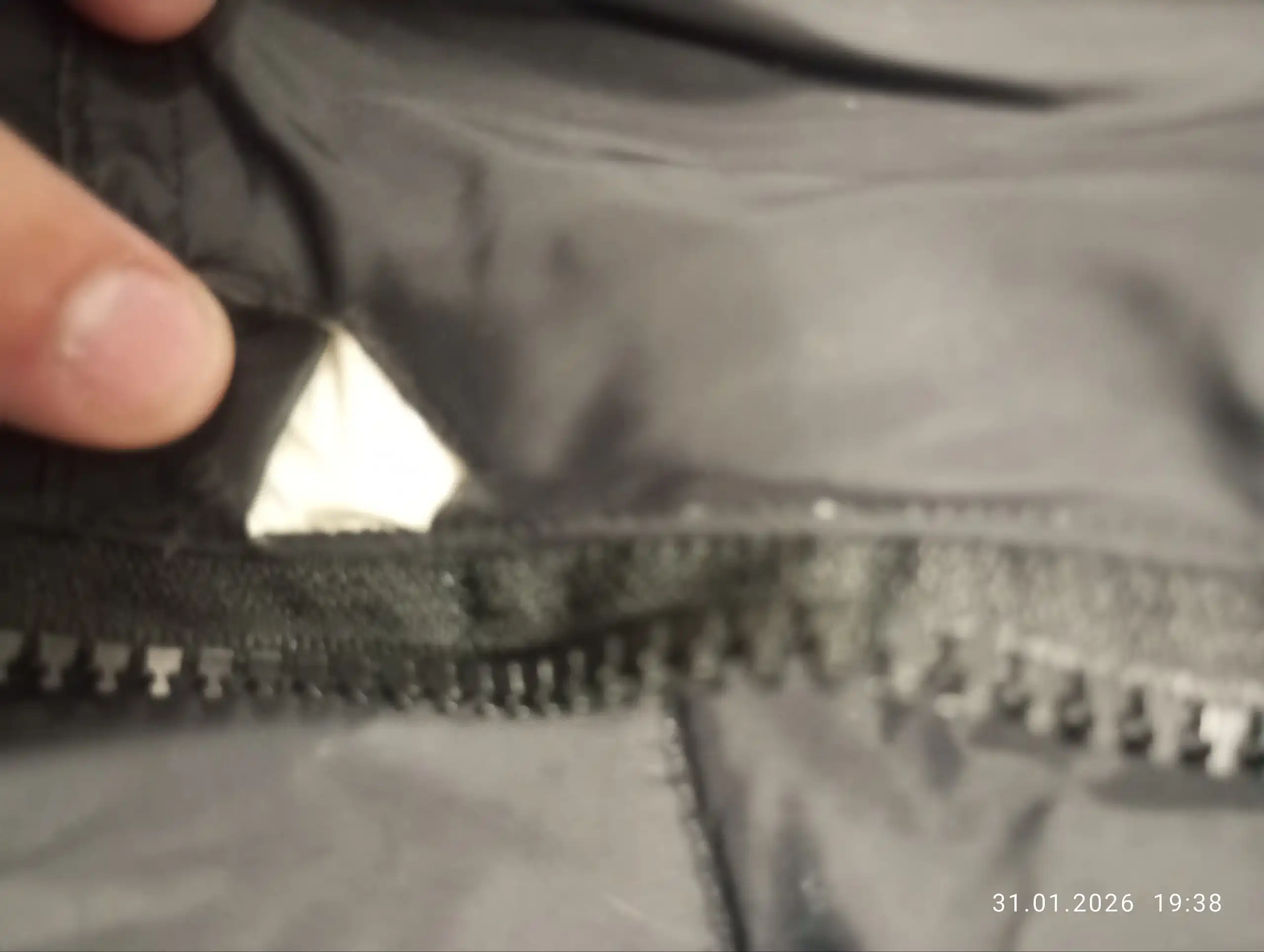 Продам пуховик XS/S с небольшими дефектами - Верхняя одежда (Одежда) в Челябинск