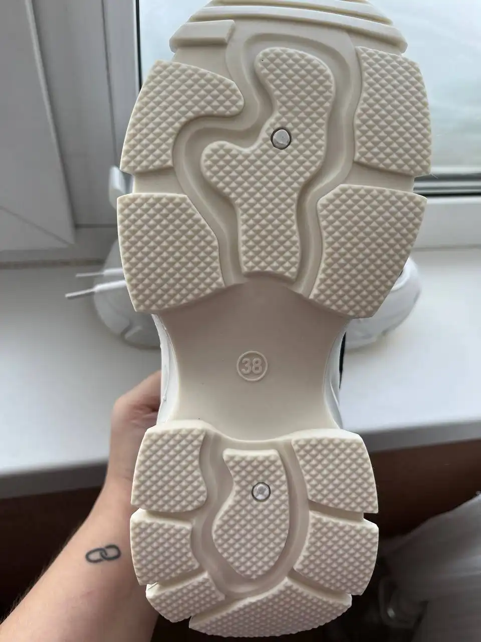 Продажа женских зимних кроссовок 37 размера - Обувь (Одежда) в Челябинск