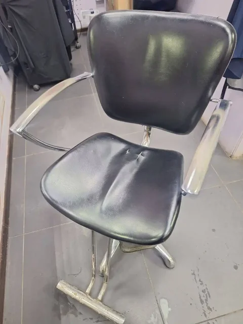 Продам 2 стула парикмахерских - Чехлы в Челябинск