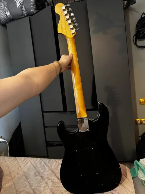 Продам электро гитару и игровой монитор - частное объявление в Челябинск