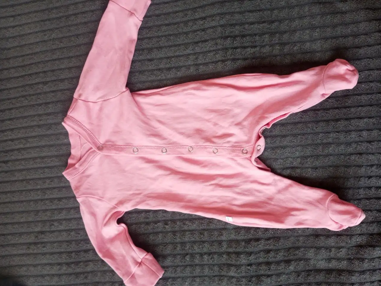 Продам красный костюм для новорожденного - Одежда для новорожденных (Товары для детей) в Челябинск