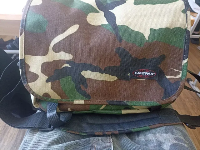 Сумка мессенджер Eastpak 11.5л - Одежда в Челябинск