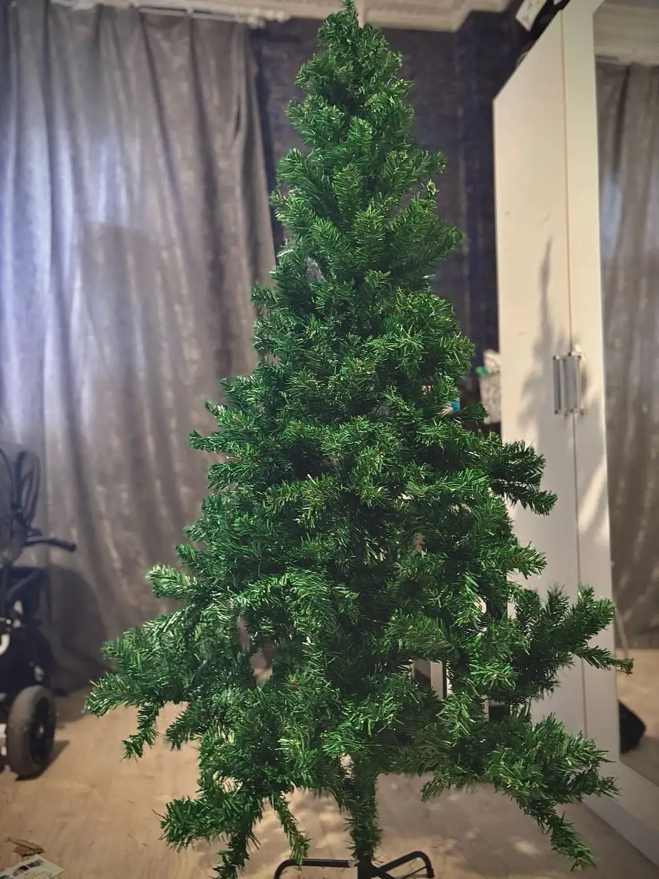 Продажа новых вещей: куртка, свадебное платье, коляска, елка - Барахолка в Челябинск