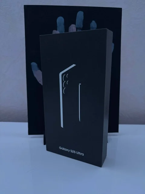 Смартфон Samsung Galaxy S25 Ultra 256GB Черный титан - Магнитолы в Челябинск