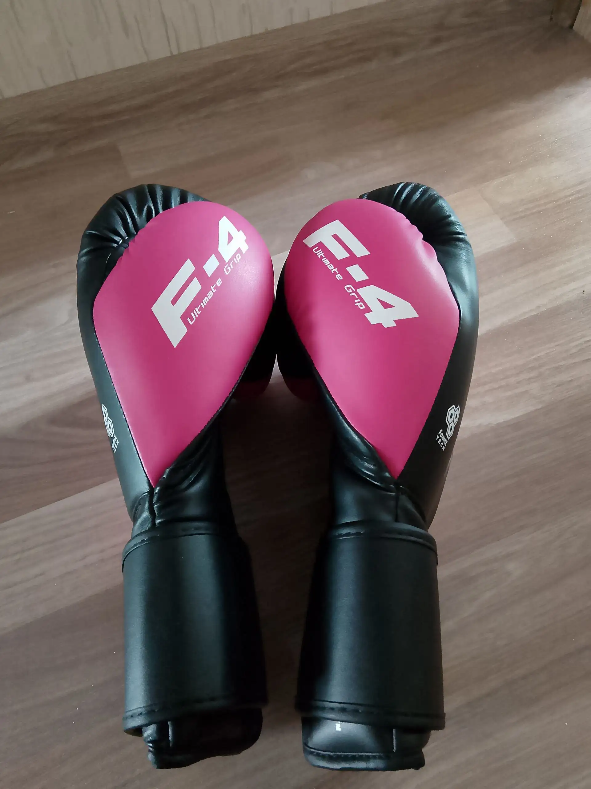 Боксёрские перчатки новые с автографом - Спорттовары (Барахолка) в Челябинск