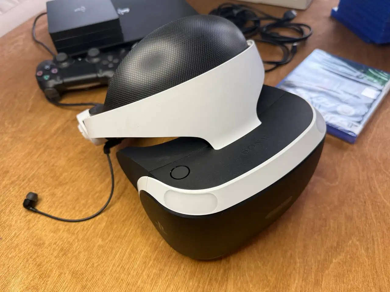 PlayStation 4 с VR очками и играми - Игровые консоли (Электроника) в Челябинск