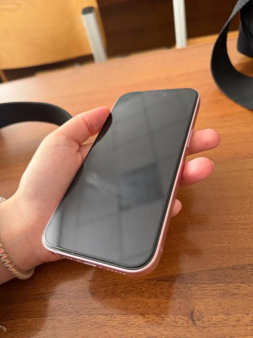 Продам iPhone 15 128 ГБ в розовом цвете - Смартфоны и телефоны (Электроника) в Челябинск