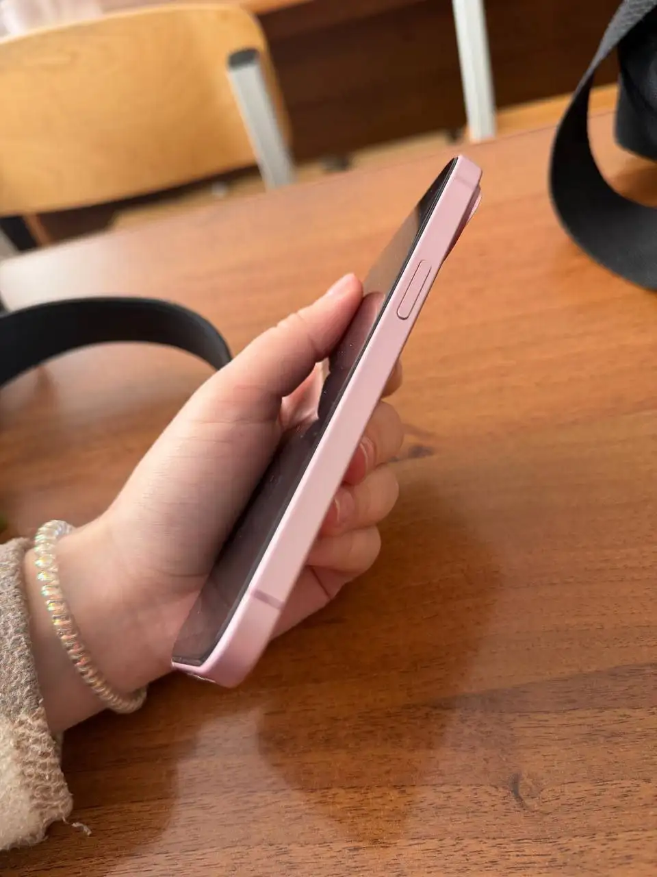 Продам iPhone 15 128 ГБ в розовом цвете - Смартфоны и телефоны (Электроника) в Челябинск