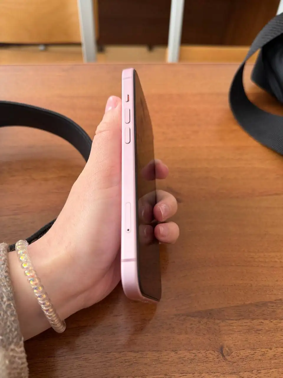 Продам iPhone 15 128 ГБ в розовом цвете - Смартфоны и телефоны (Электроника) в Челябинск