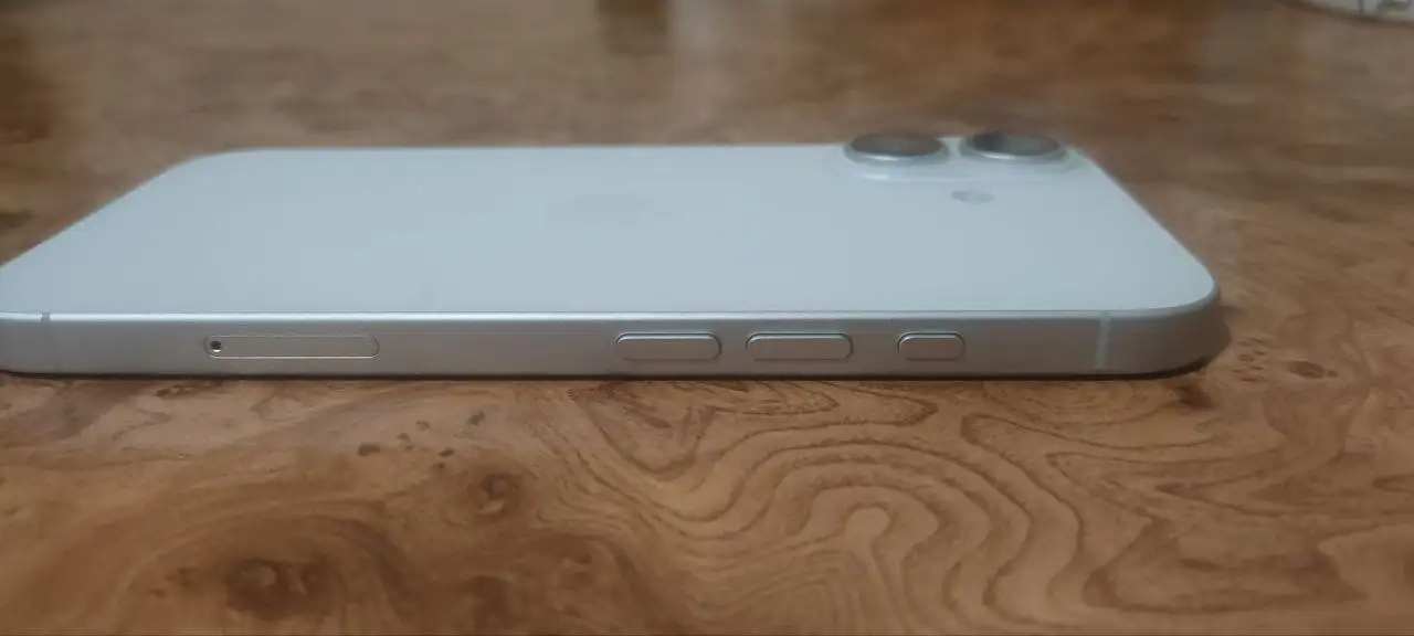 Продам IPhone 16 128GB White ESIM с блокировкой iCloud - Смартфоны (Электроника) в Челябинск