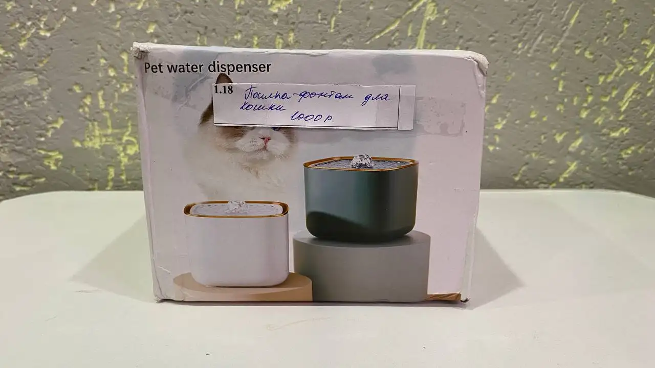 Поилка для кошек новая, запечатанная золотой на белом - Барахолка в Челябинск