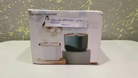 Поилка для кошек новая, запечатанная золотой на белом - Инструменты в Челябинск