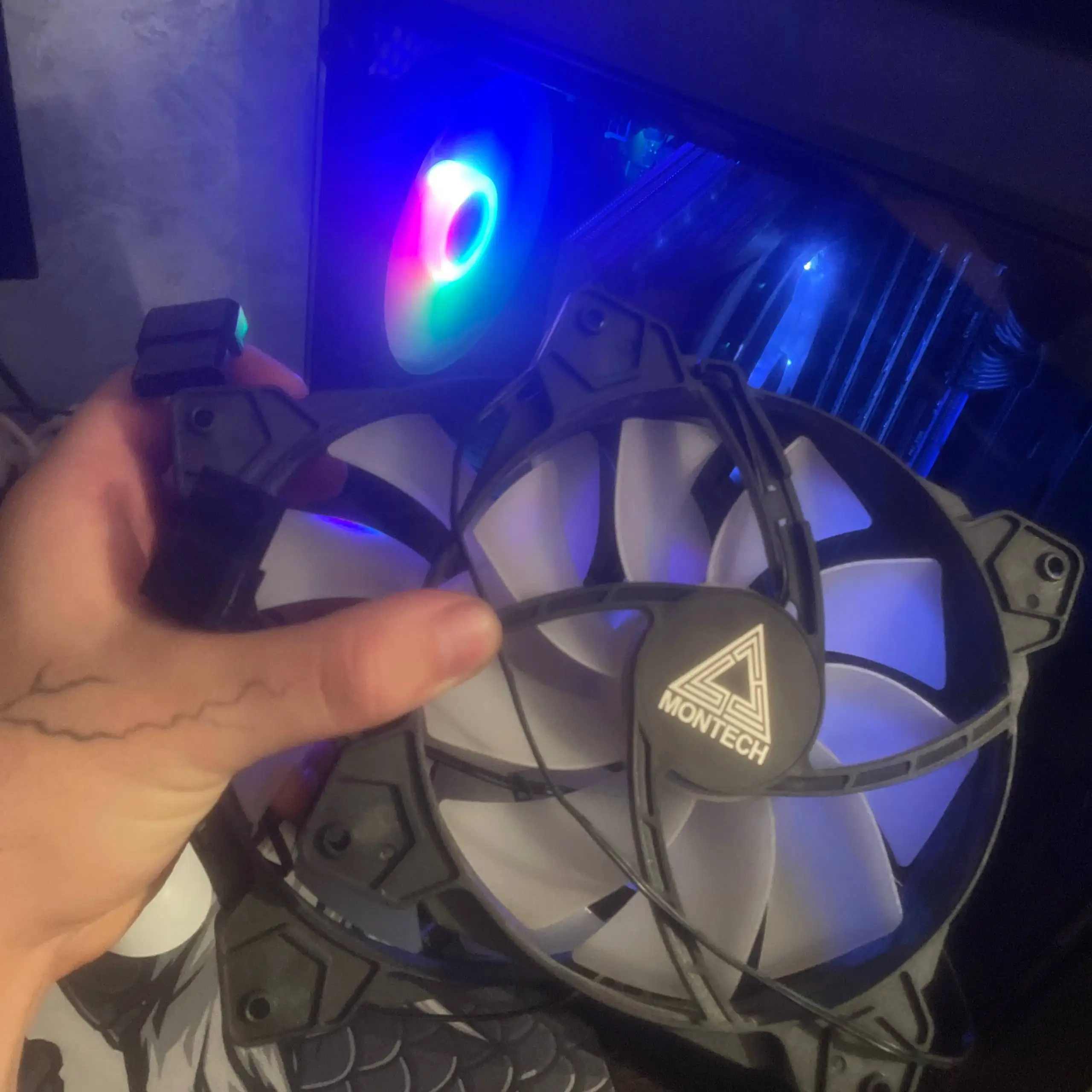 Продажа комплектных кулеров от корпуса MONTECH - Компьютерные комплектующие (Барахолка) в Челябинск