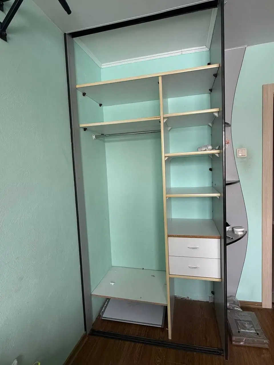 Встроенный шкаф купе и ламинат - Мебель (Барахолка) в Челябинск