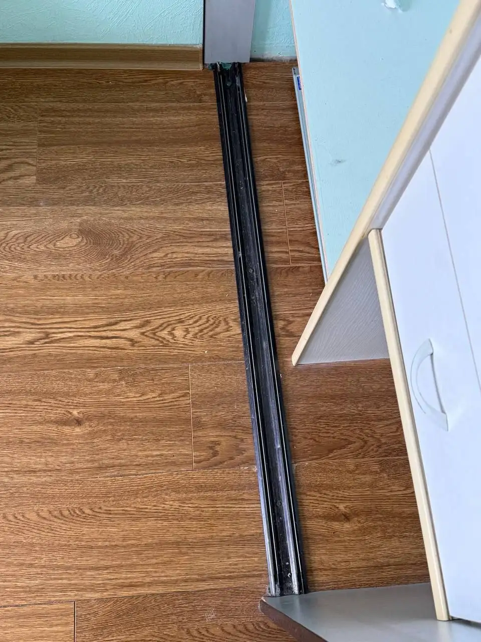 Встроенный шкаф купе и ламинат - Мебель (Барахолка) в Челябинск