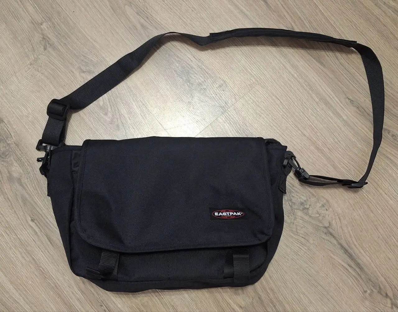 Сумка месенджер eastpak Jr 11.5л новая - Сумки (Барахолка) в Челябинск