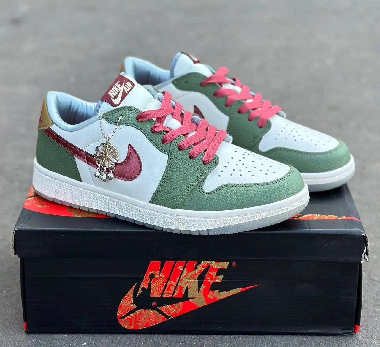 Продам кроссовки мужские Nike 42 размера - Обувь (Одежда) в Челябинск