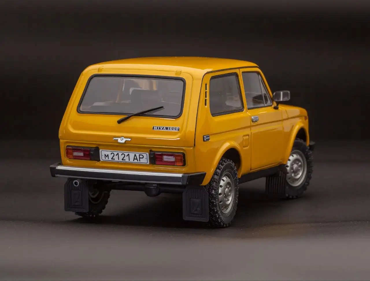 Продажа масштабной модели ВАЗ-2121 Лада Нива 1/18 - Модели (Хобби и отдых) в Челябинск