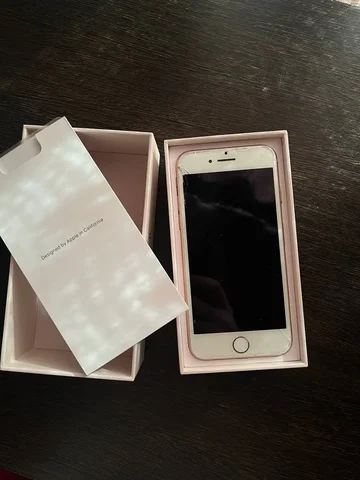 iPhone 8 Gold с дефектами - Часы и умные устройства в Челябинск