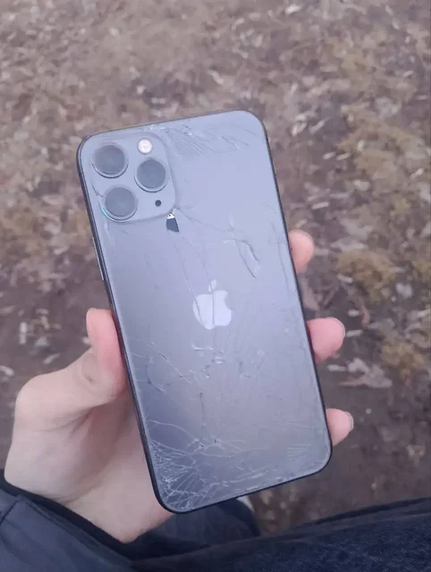 Продам iPhone 11 Pro 64 ГБ - Электронные сигареты и вейпы в Челябинск