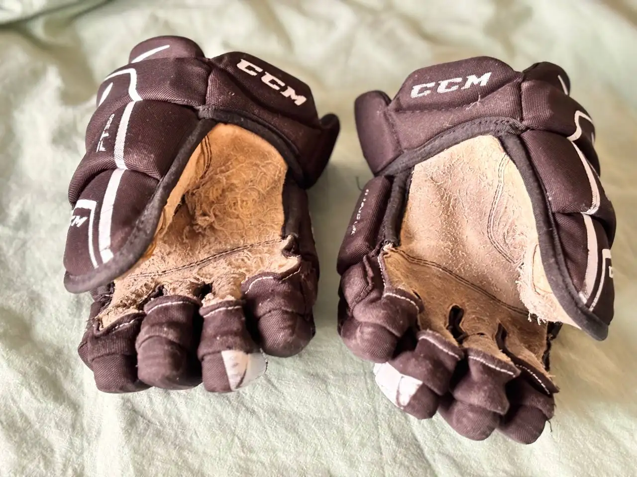 Продам краги CCM ft350 12 размера - Спортивный инвентарь (Хобби и отдых) в Челябинск