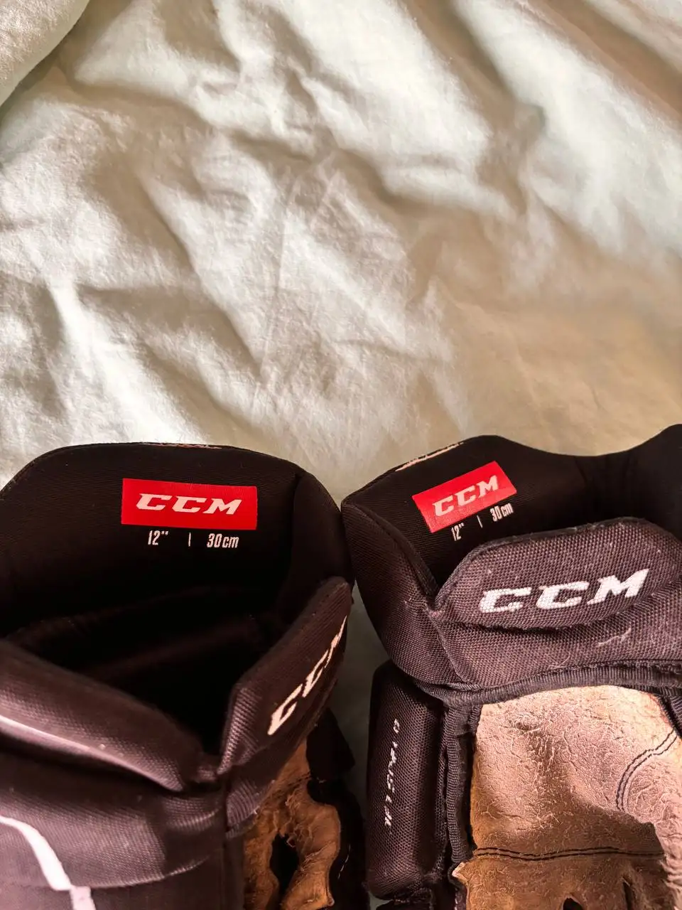 Продам краги CCM ft350 12 размера - Спортивный инвентарь (Хобби и отдых) в Челябинск