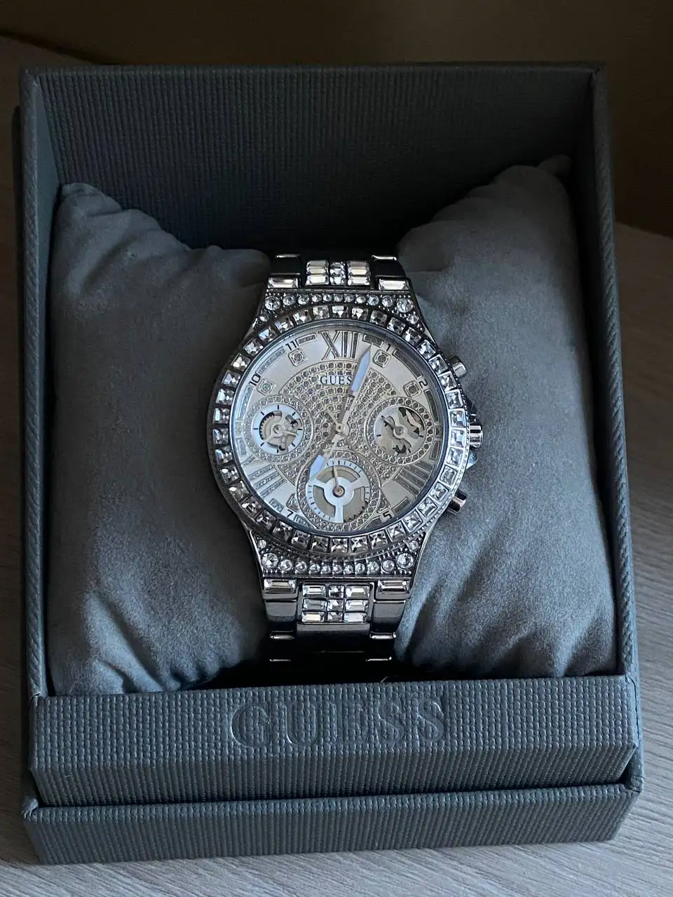 Часы GUESS б/у - Часы (Барахолка) в Челябинск