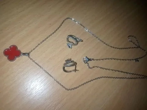 Цепочка с клевером и сережки бабочки из серебра - Украшения в Челябинск