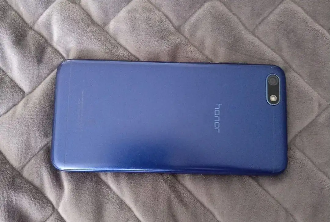 Продам заблокированный Honor 7C - Смартфоны (Электроника) в Челябинск