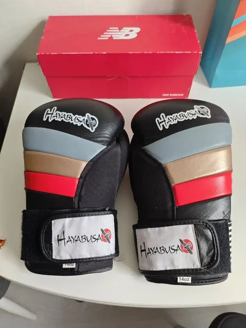 Новые кожаные боксерские перчатки 14 унций - Офисное оборудование в Челябинск