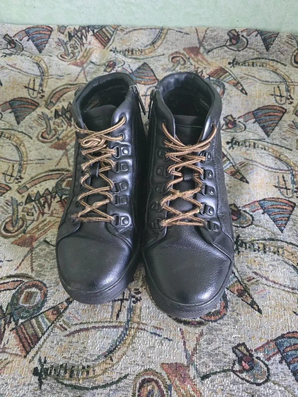 Продам зимнюю куртку и обувь - Верхняя одежда (Одежда) в Челябинск