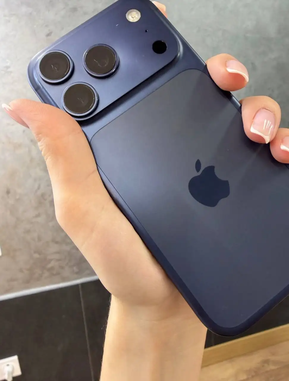 Продам iPhone 17 Pro Max 256ГБ в отличном состоянии - Смартфоны (Электроника) в Челябинск