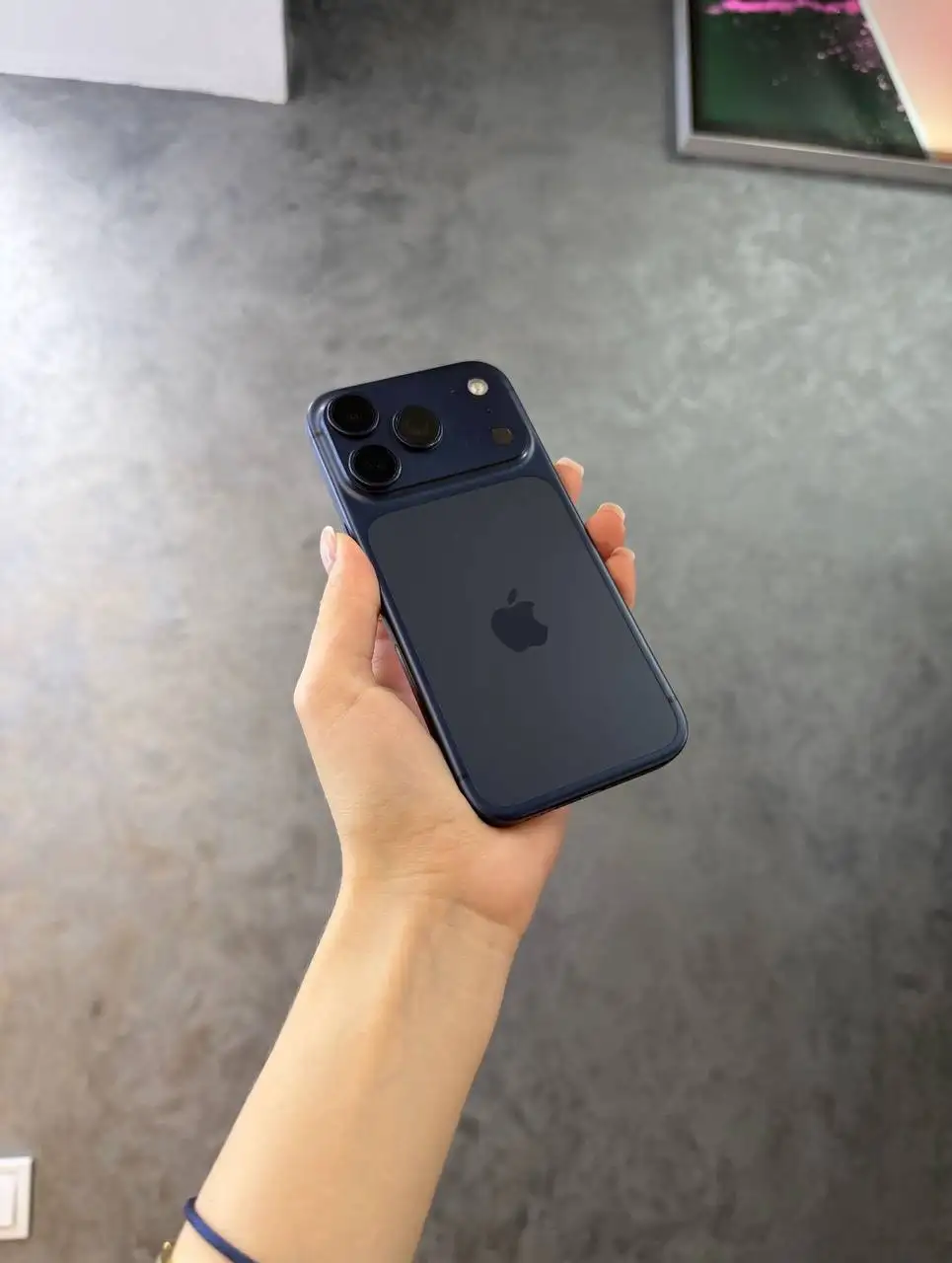 Продам iPhone 17 Pro Max 256ГБ в отличном состоянии - Смартфоны (Электроника) в Челябинск