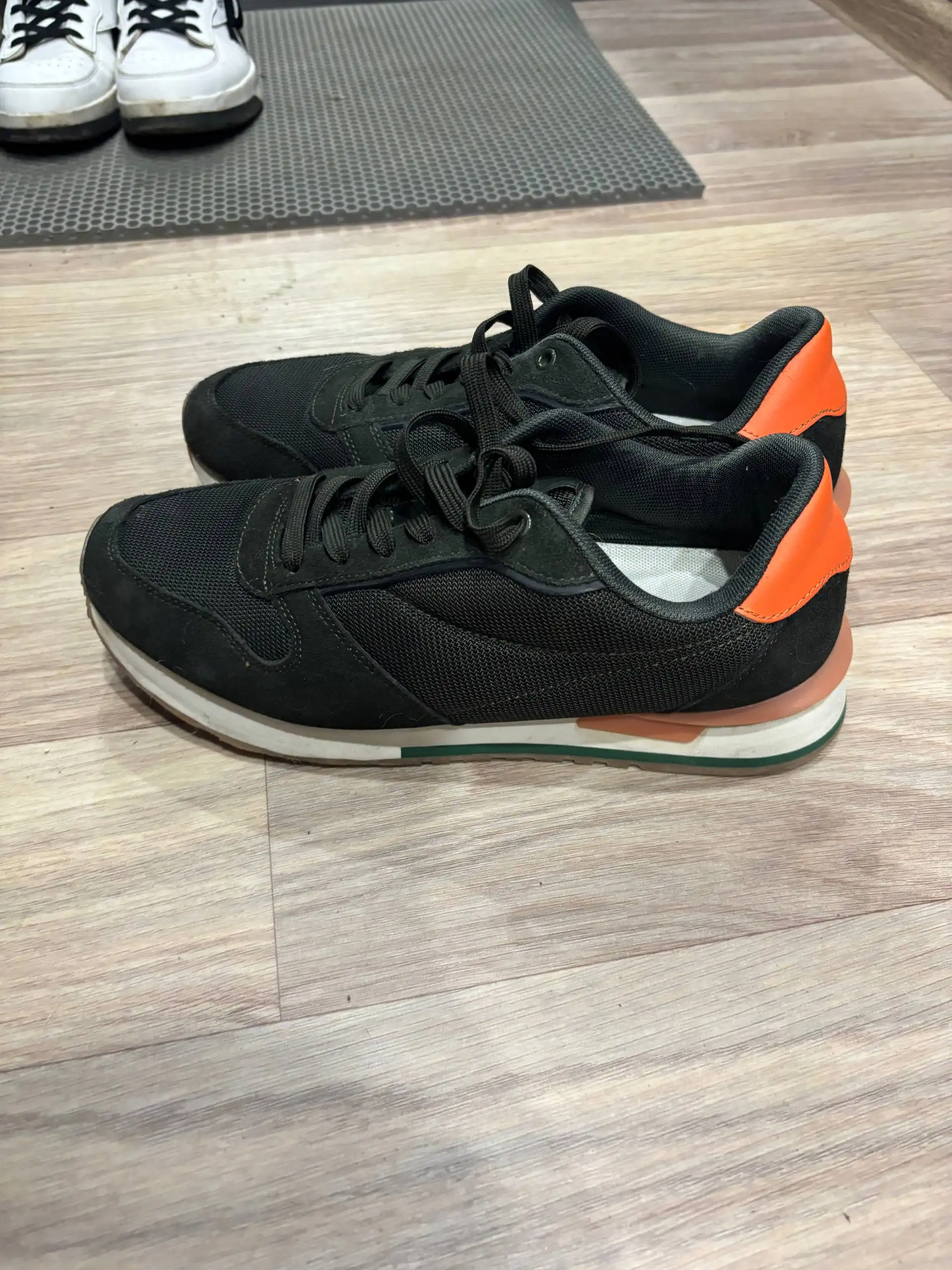 Продам вещи в хорошем состоянии - Барахолка в Челябинск