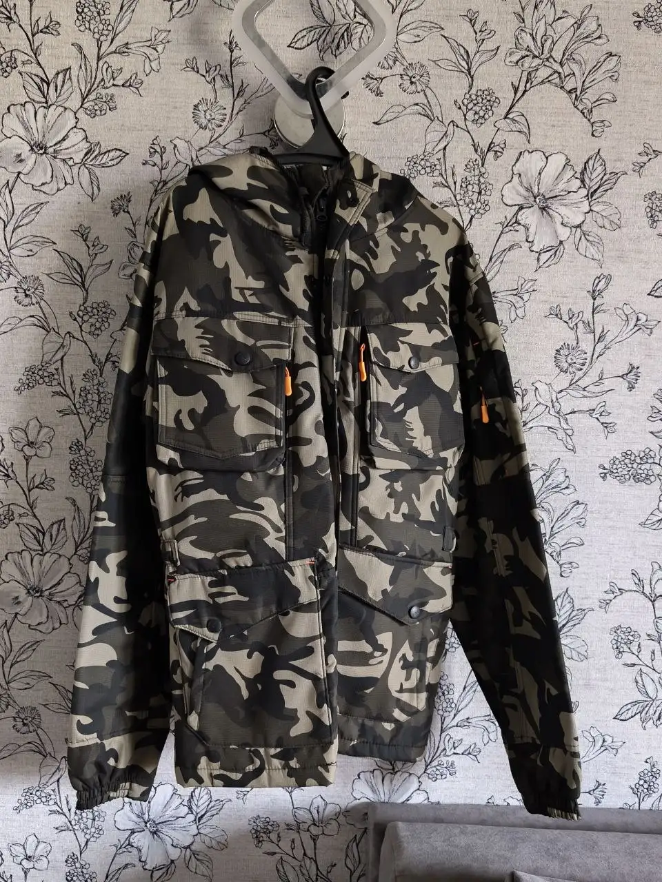 Продам новый костюм 56 размера - Одежда в Челябинск