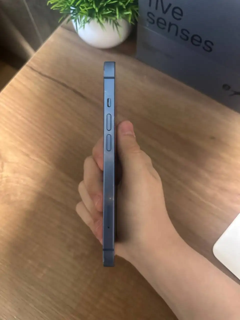 iPhone 13 128GB синий - Мобильные телефоны и аксессуары (Электроника) в Челябинск
