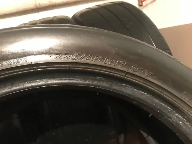 Летняя резина Bridgestone 225/45 R17 - Внедорожники в Челябинск