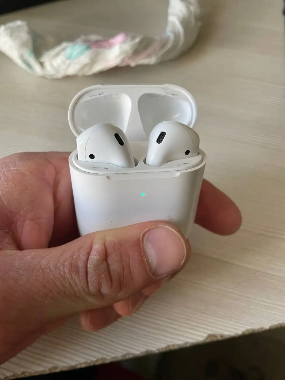 Продаю AirPods 1 оригинал - Электроника в Челябинск