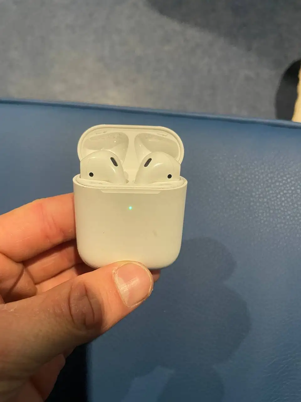 Продаю AirPods 1 оригинал - Электроника в Челябинск