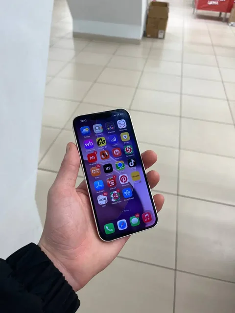 iPhone 13 128 ГБ с дефектами - Мониторы в Челябинск