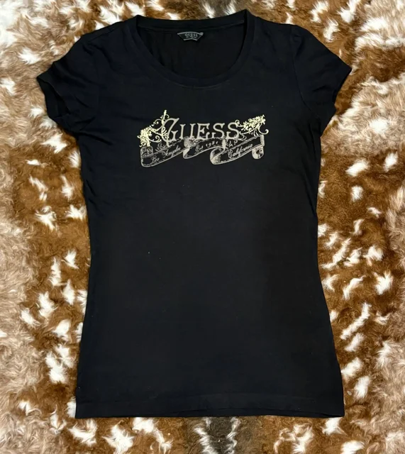 Футболки женские Guess и Levi's винтаж - Украшения в Челябинск