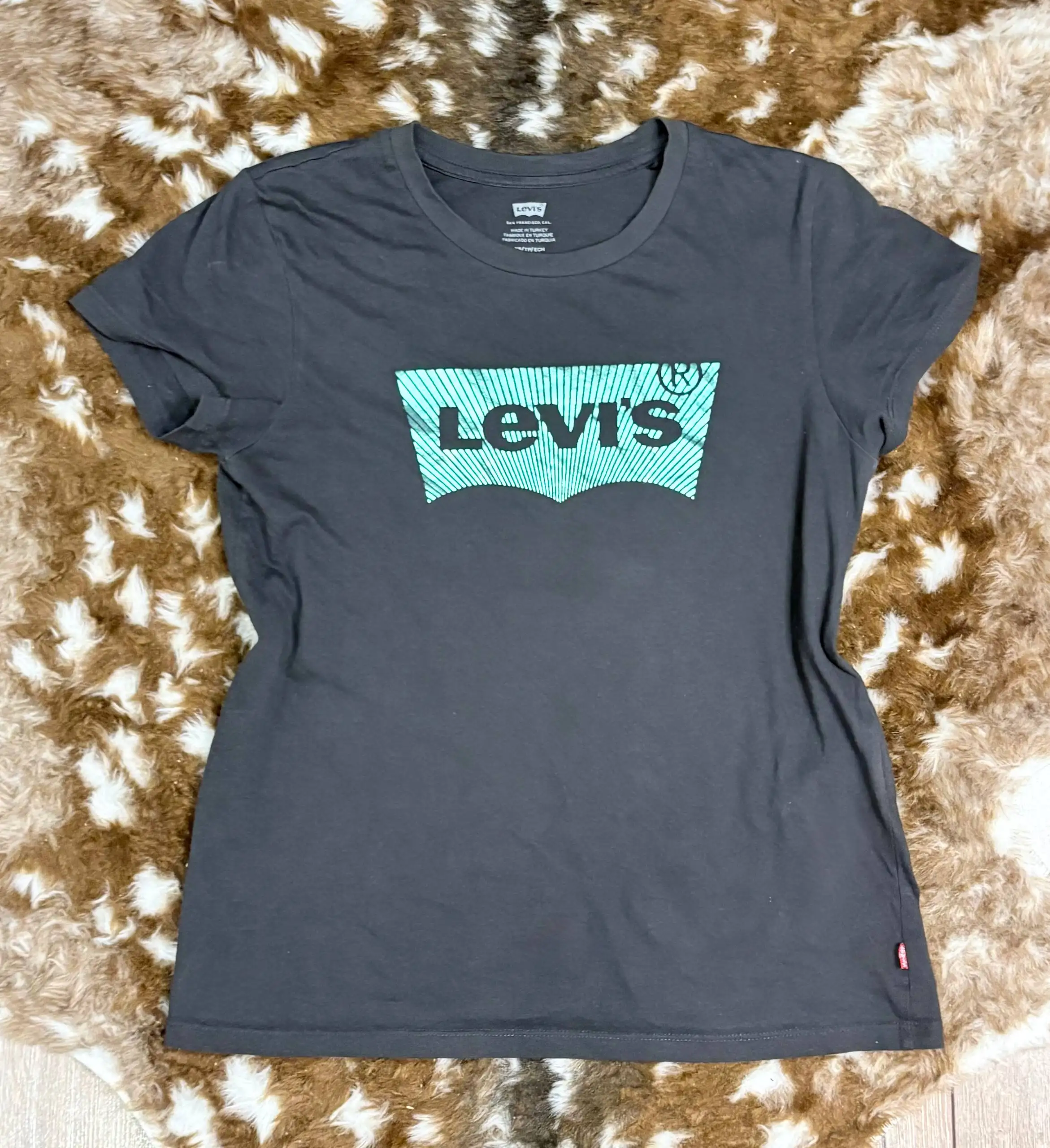 Футболки женские Guess и Levi's винтаж - Женская одежда (Одежда) в Челябинск