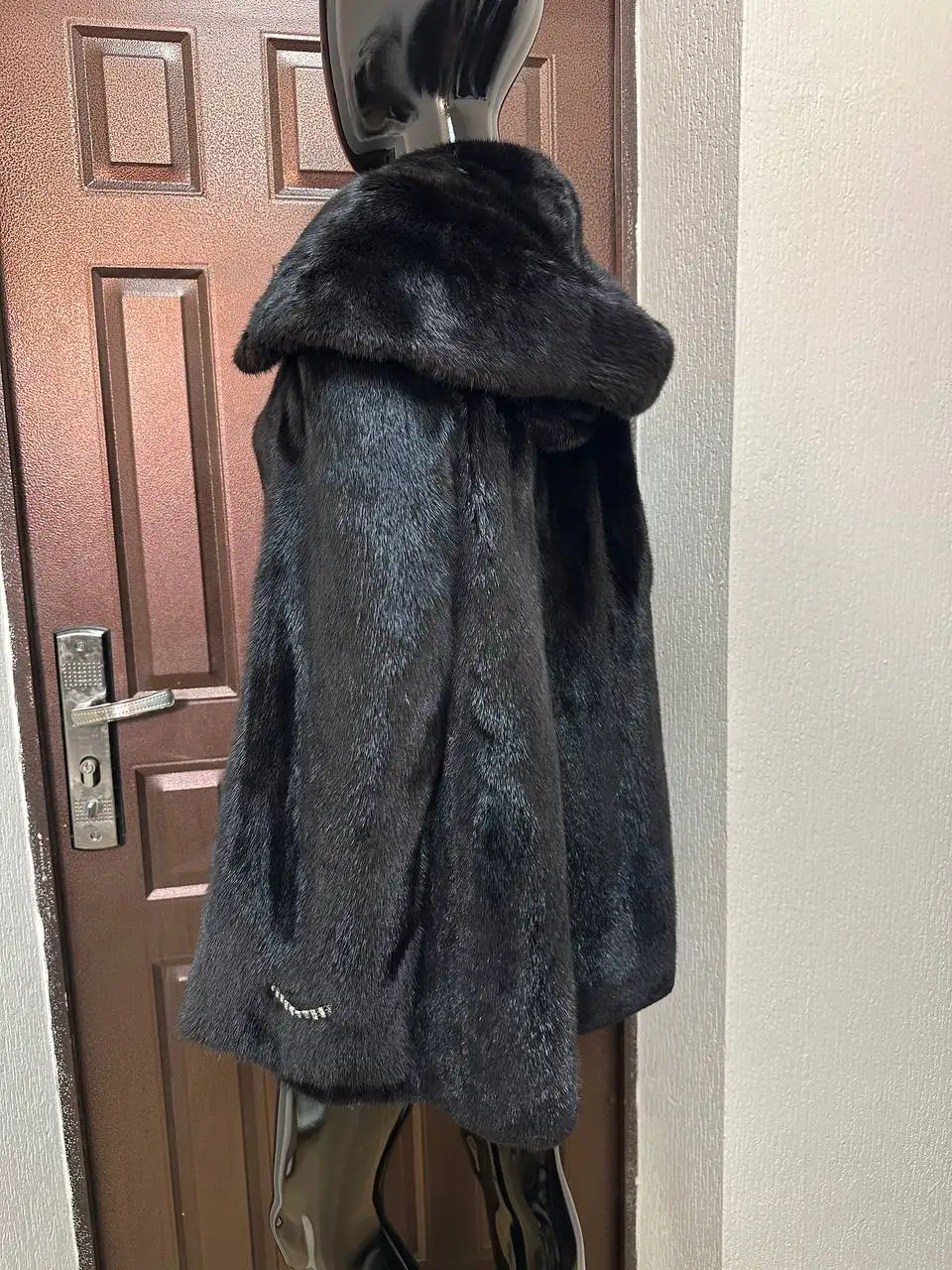 Продам цельную шубку из норки - Верхняя одежда (Одежда) в Челябинск