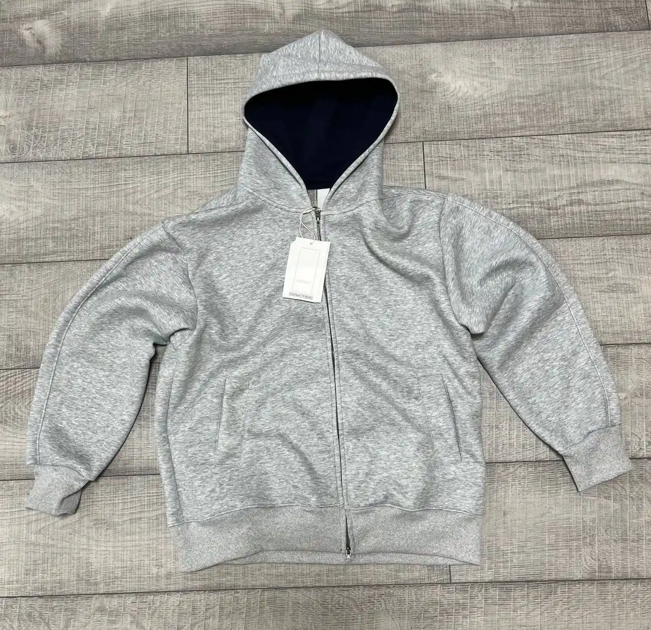 Продажа новых худи, ботинок и шапок USPA