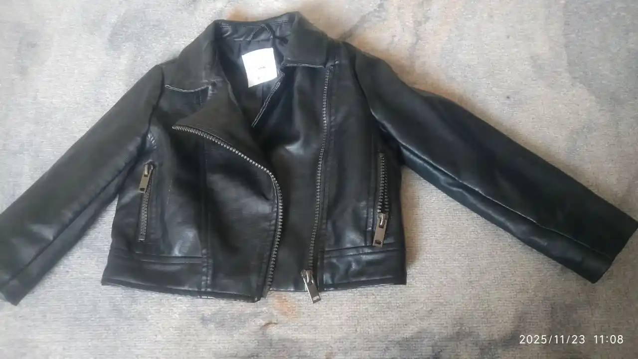 Продам детскую куртку и платье - Товары для детей в Симферополь